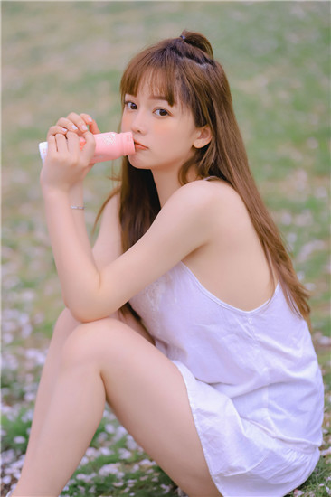 蕾丝短裙美女在线APP